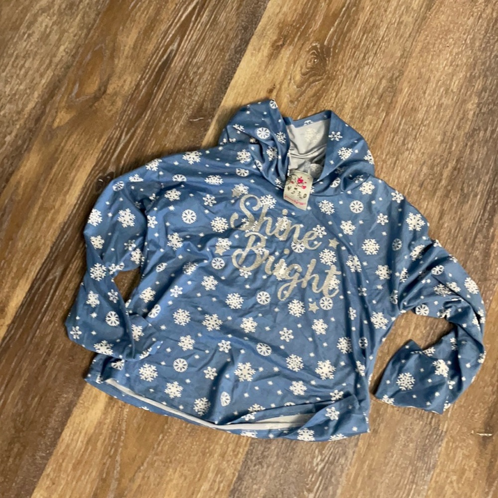 Jenna & Jessie long sleeve hooded tee